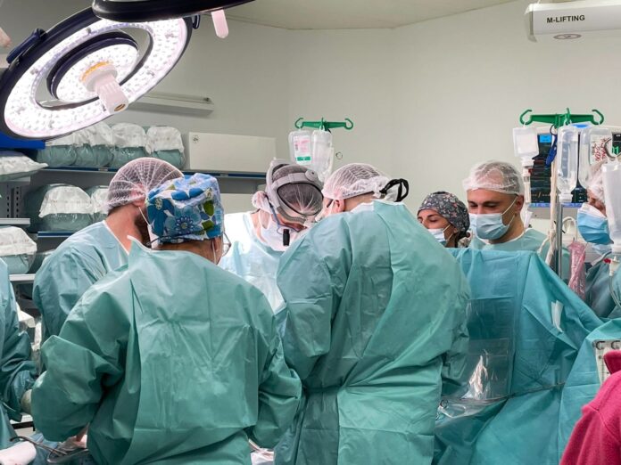 operacija lekar lekari doktor doktori foto vlada na rsm
