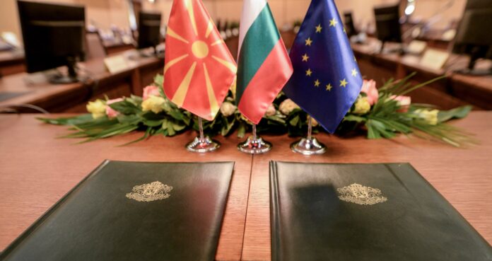 makedonija bugarija dogovor - makedonsko bugarsko i eu zname - foto vlada na rsm makedonija bugarija dogovor