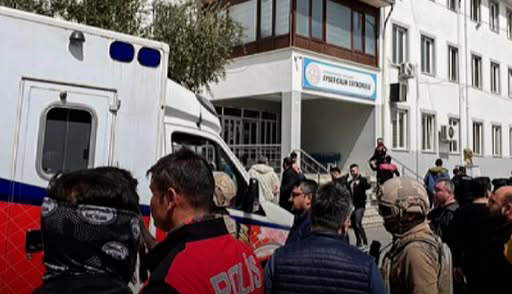 Turcija pukanje vo uciliste Print Screen