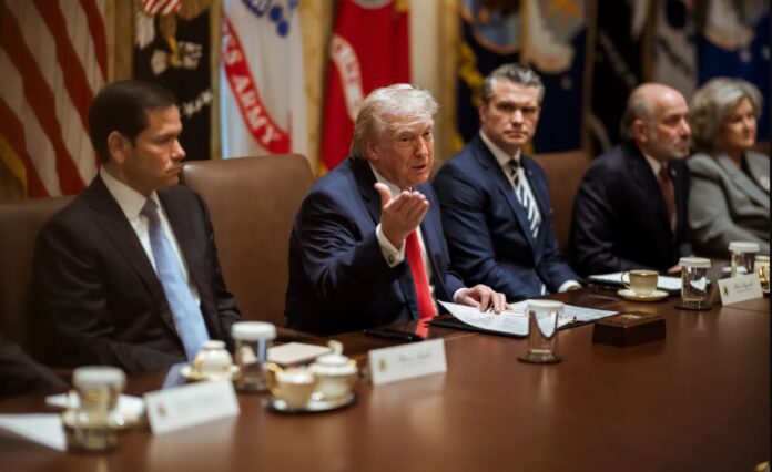 Donald Tramp na pres konferencija vo Belata Kuka so Marko Rubio i JD Vens