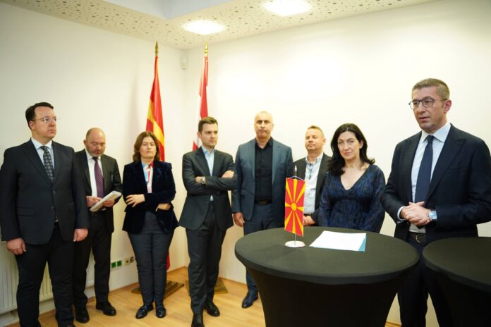 Премиерот Христијан Мицкоски на средби со македонската дијаспора во Виена Фото/Facebook/Hristijan Mickoski