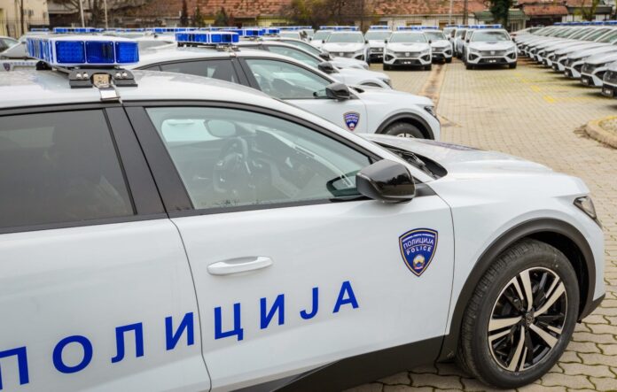 policija policisko-vozilo-
