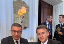 Македонскиот премиер Христијан Мицкоски и францускиот претседател Емануел Макрон.
