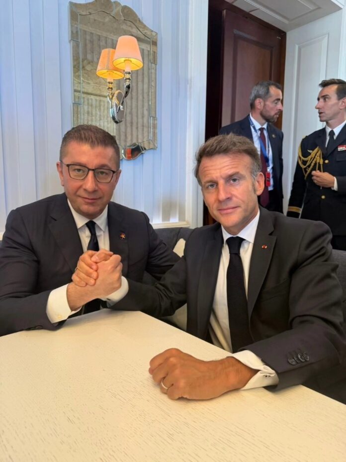 Македонскиот премиер Христијан Мицкоски и францускиот претседател Емануел Макрон.