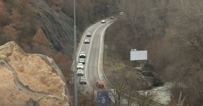avtopat-skopje-blace-provalija