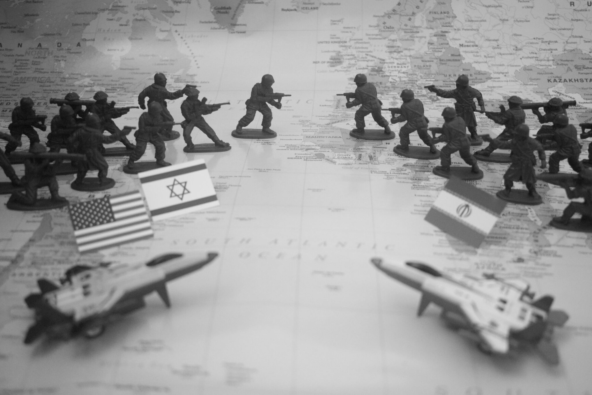 Ilustracija igracki vojnci SAD, Izrael i Iran
