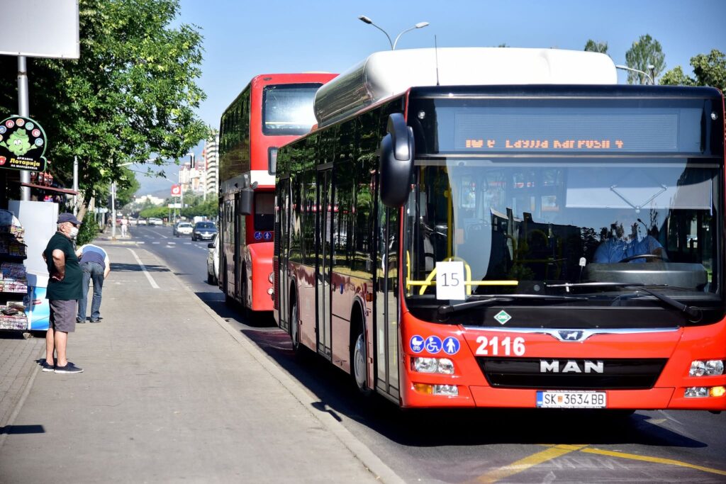 Avtobusi, foto FB na JSP