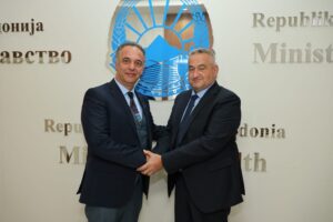 Азир Алиу, министер во заминување (лево) и Сашо Клековски, нов министер за здравство (десно) Фото: Министерство за здравство