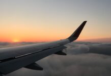 avion-pexels-sonia-kosyakova-