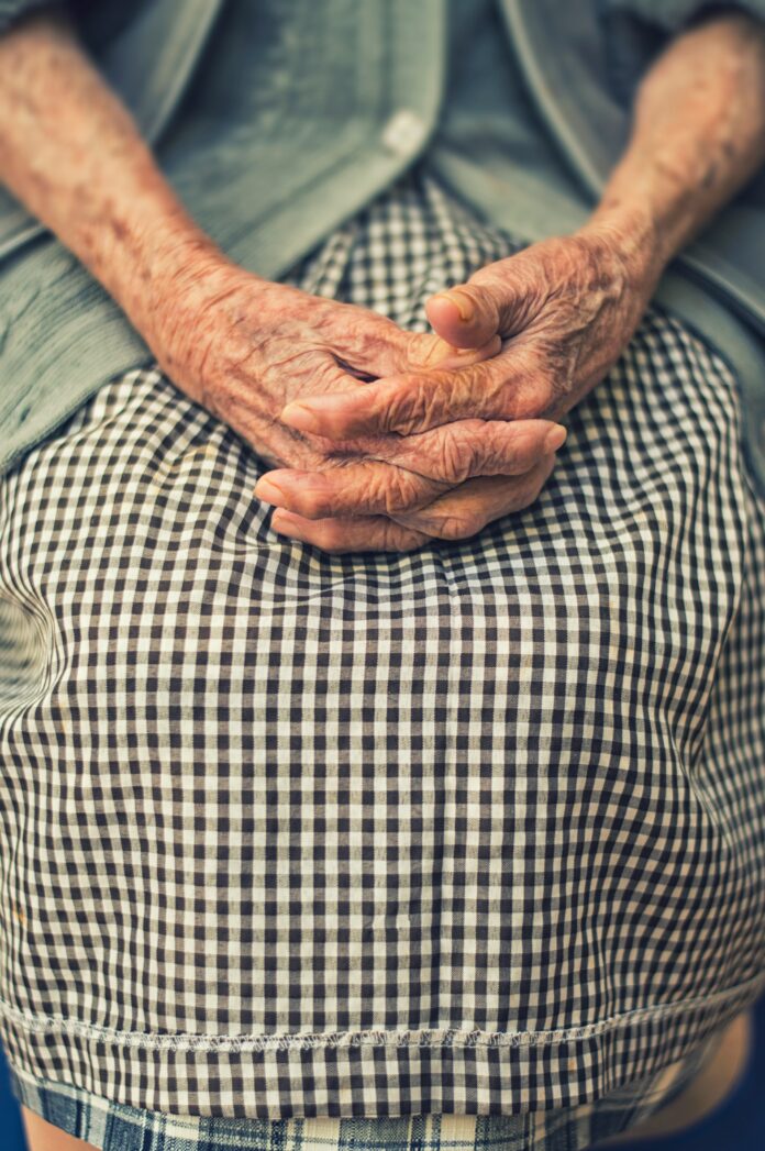 danie-franco-unsplash Old woman, photo danie-franco-unsplash