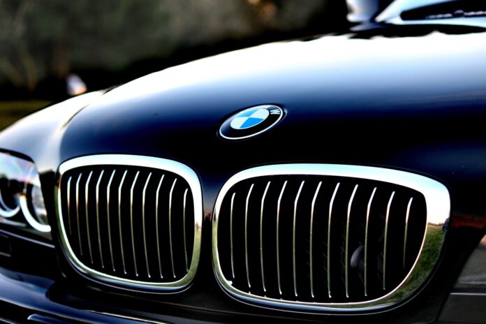 BMW / pixabay / pexels-automotive-1838744_1920