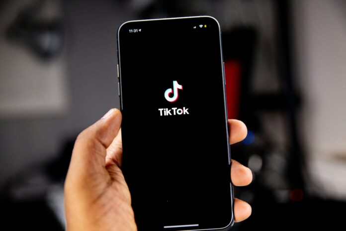 solen-feyissa-unsplash TikTok ilustracija, foto solen-feyissa-unsplash