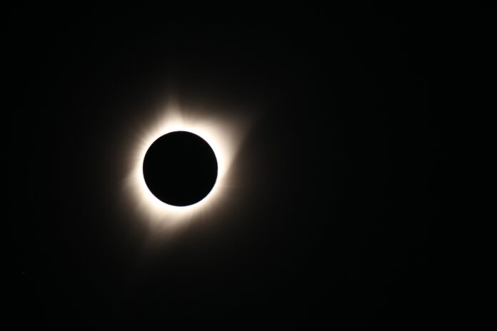 Eclipse- Image by zbreeze from Pixabay
