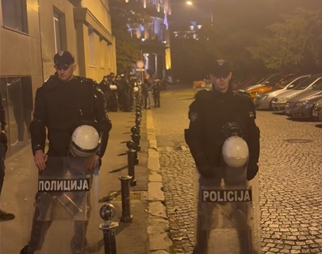 Video grab mazi vo kaculki vo Belgrad izbor masina.rs